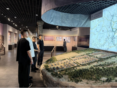 踏尋抗戰(zhàn)足跡 感悟責(zé)任擔(dān)當(dāng)——市民卡黨支部參觀南大營(yíng)舊址陳列館